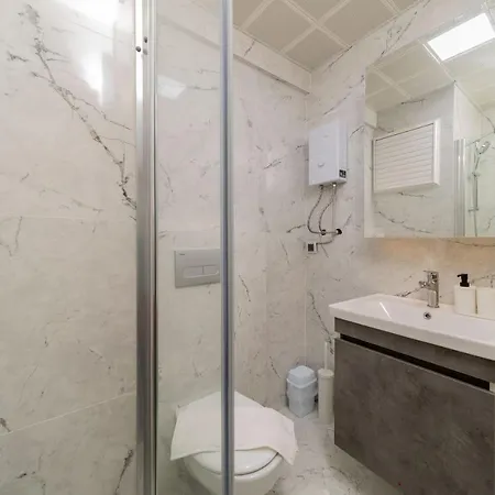 Modern Flat With Shared Pool In Kepez Apartmán