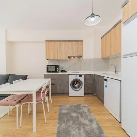Modern Flat With Shared Pool In Kepez