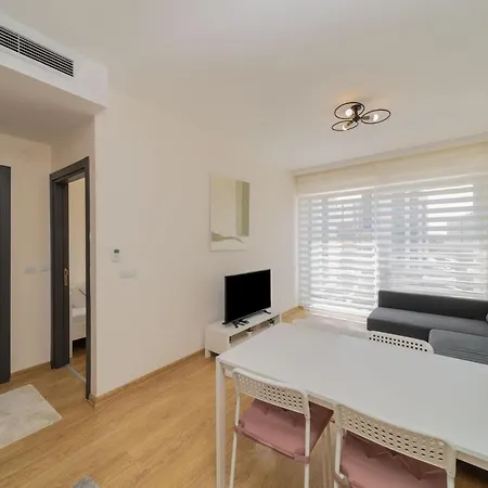 Modern Flat With Shared Pool In Kepez Appartement